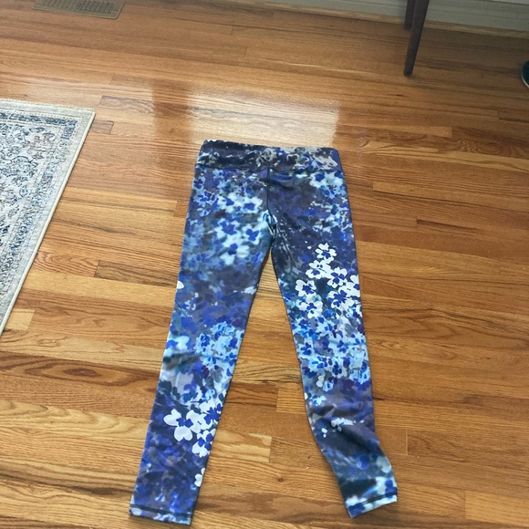 FLORAL WORKOUT LEGGINGS SIZE MEDIUM - Picture 7 of 7